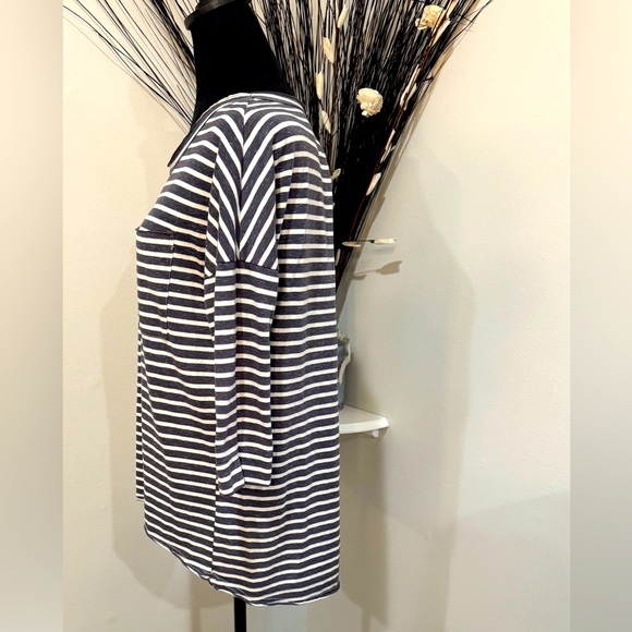 Umgee Sz SM black and white stripes, relaxed fit, and roughed edge neckline - Picture 7 of 10